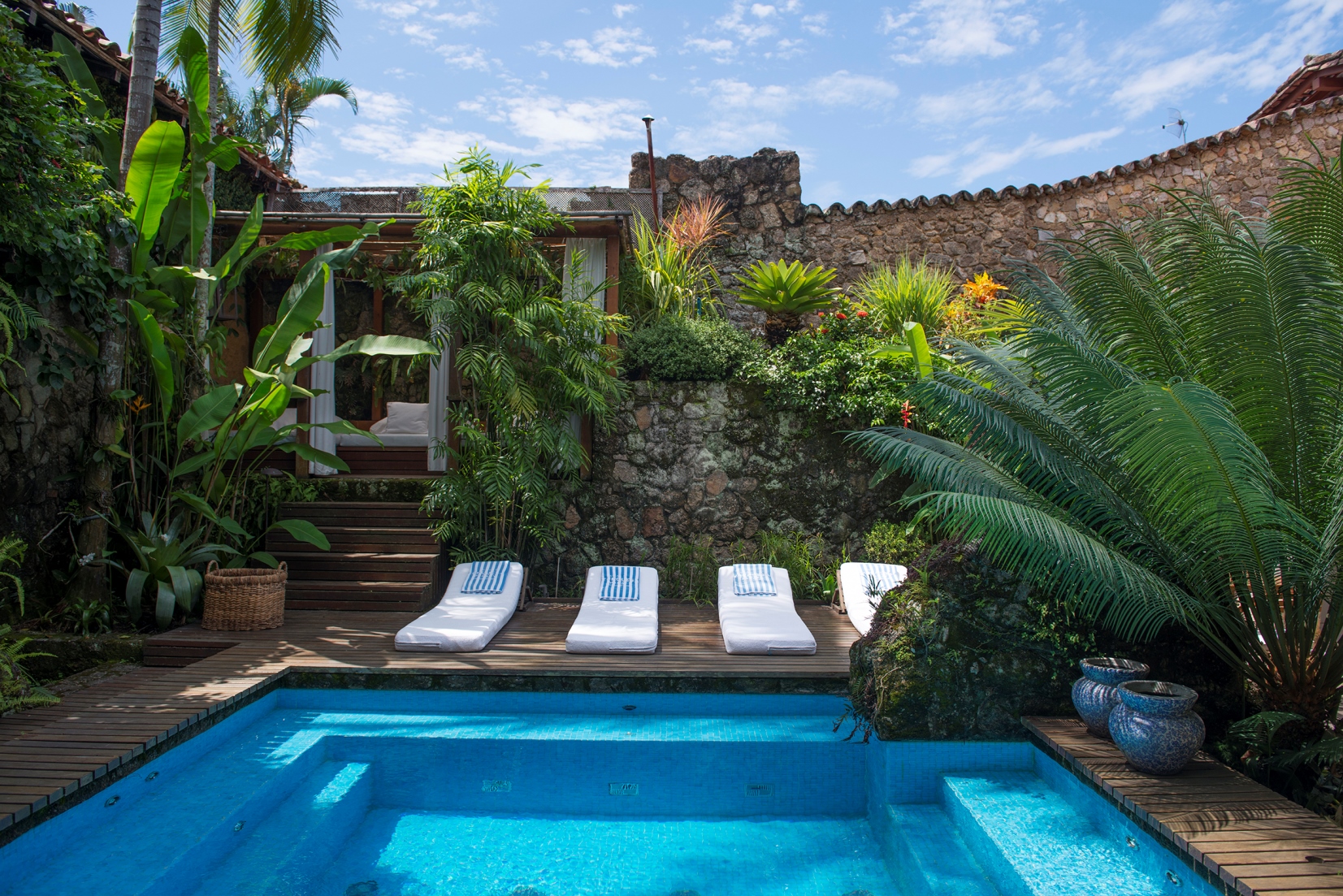 The swimming pool with sun loungers at Casa Turquesa, Brazil
