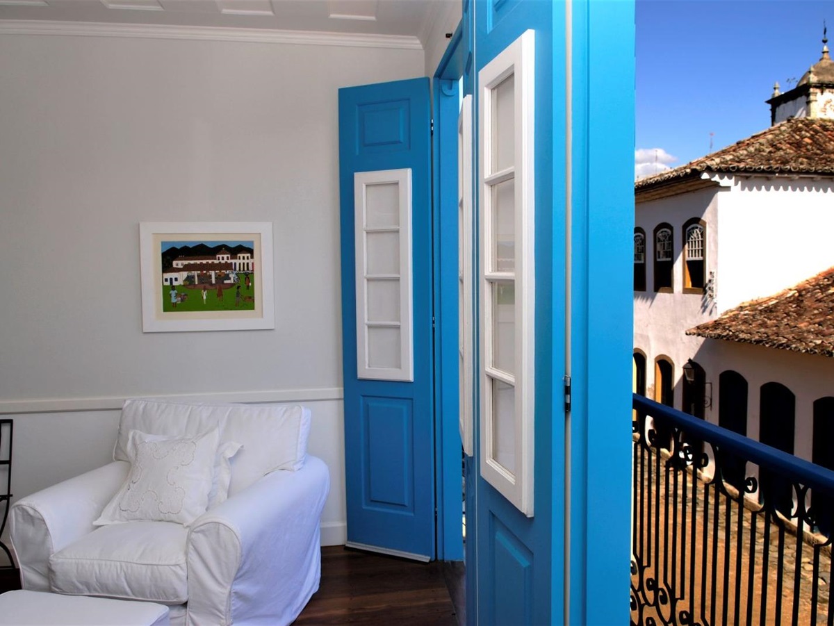 Turquoise guest suite balcony at Casa Turquesa in Paraty in Brazil