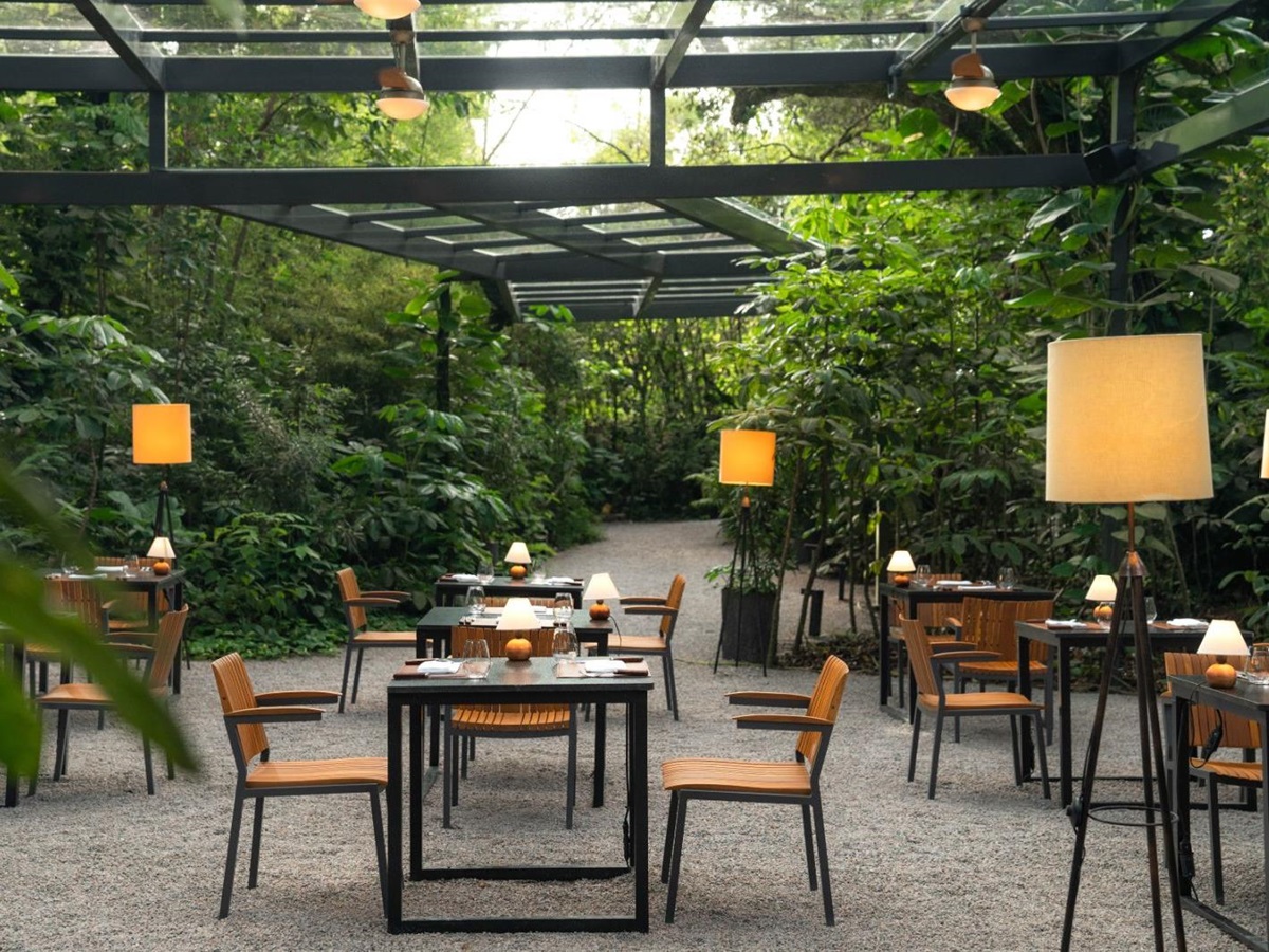Casqueiro restaurant dining at Ponta Dos Ganchos Excusive Resort in Brazil
