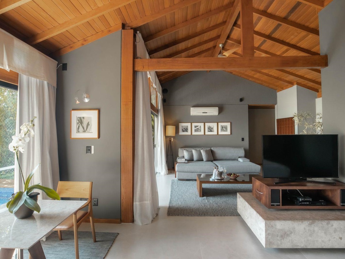Davilla guest suite lounge at Ponta Dos Ganchos Excusive Resort in Brazil