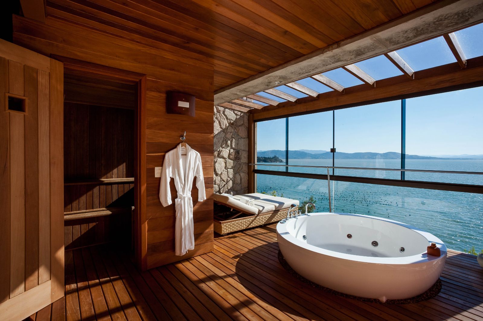 Esmerelda guest suite bathroom at Ponta Dos Ganchos Excusive Resort in Brazil