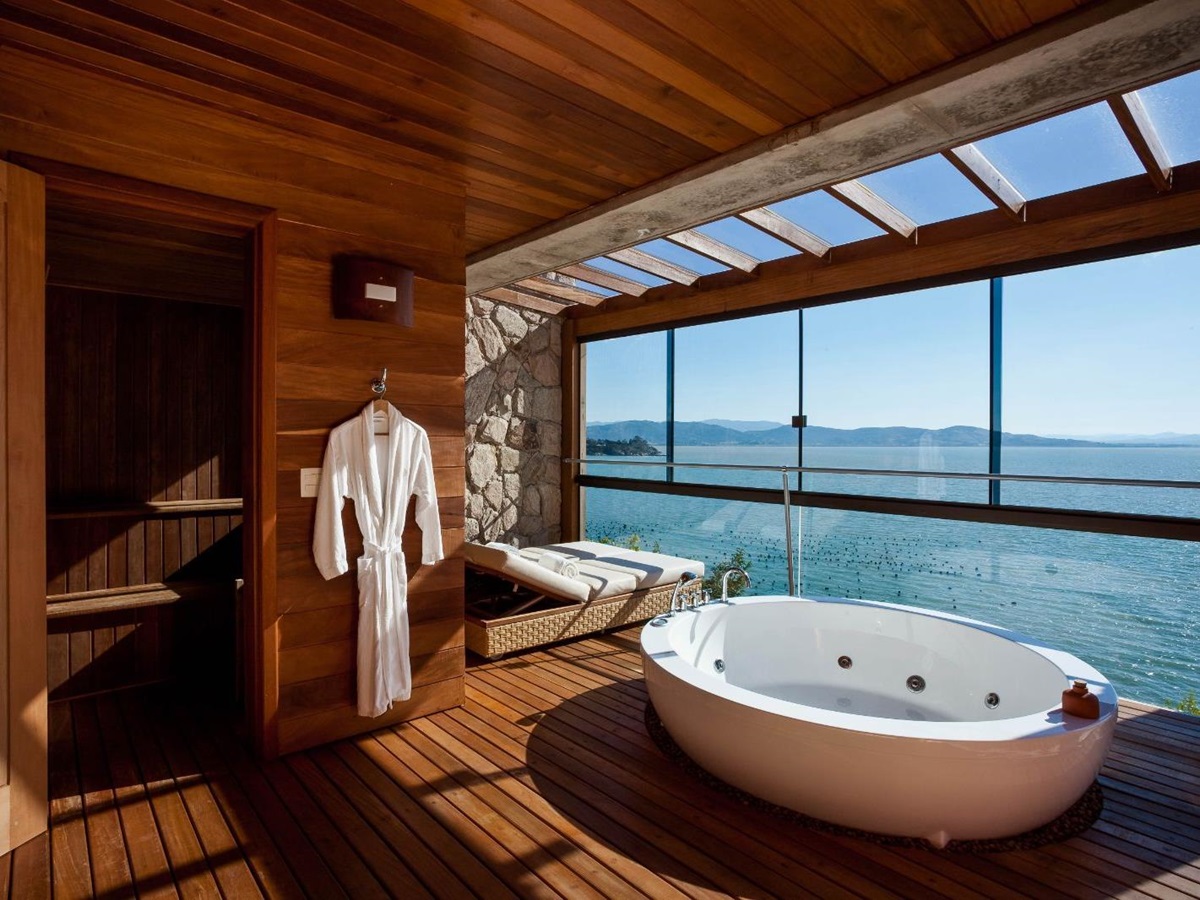 Esmerelda guest suite bathroom at Ponta Dos Ganchos Excusive Resort in Brazil