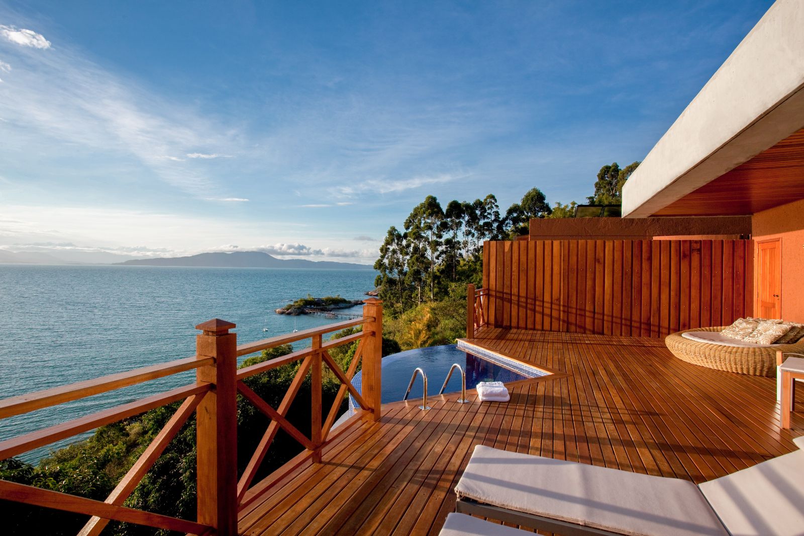 Esmerelda guest suite deck and plunge pool at Ponta Dos Ganchos Excusive Resort in Brazil