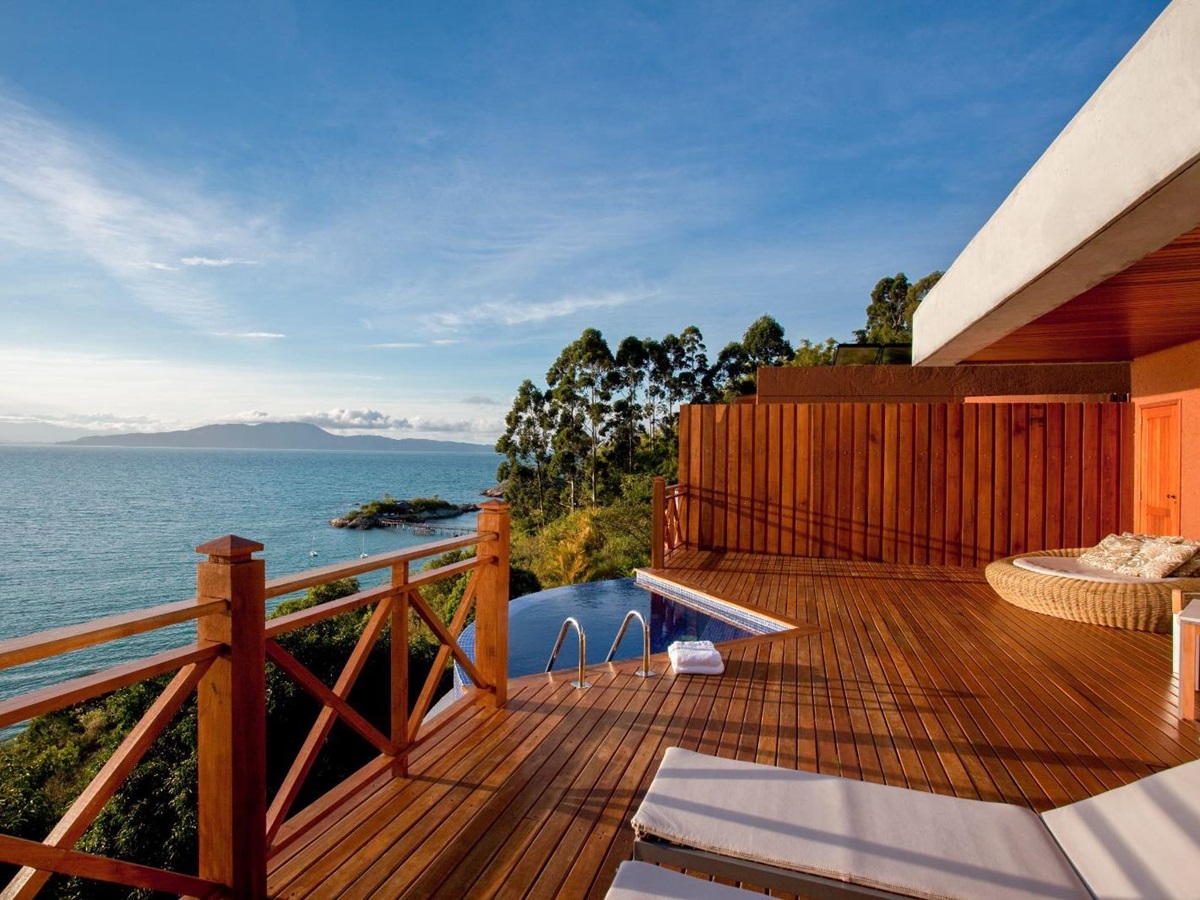 Esmerelda guest suite deck and plunge pool at Ponta Dos Ganchos Excusive Resort in Brazil