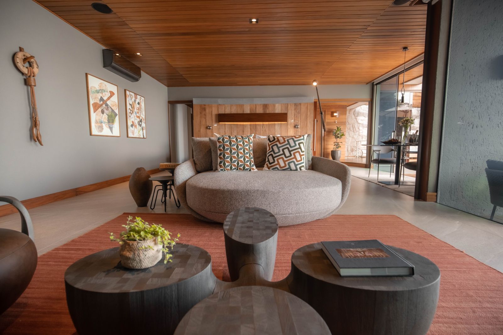 Esmerelda guest suite lounge at Ponta Dos Ganchos Excusive Resort in Brazil