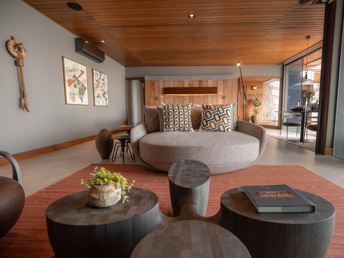 Esmerelda guest suite lounge at Ponta Dos Ganchos Excusive Resort in Brazil