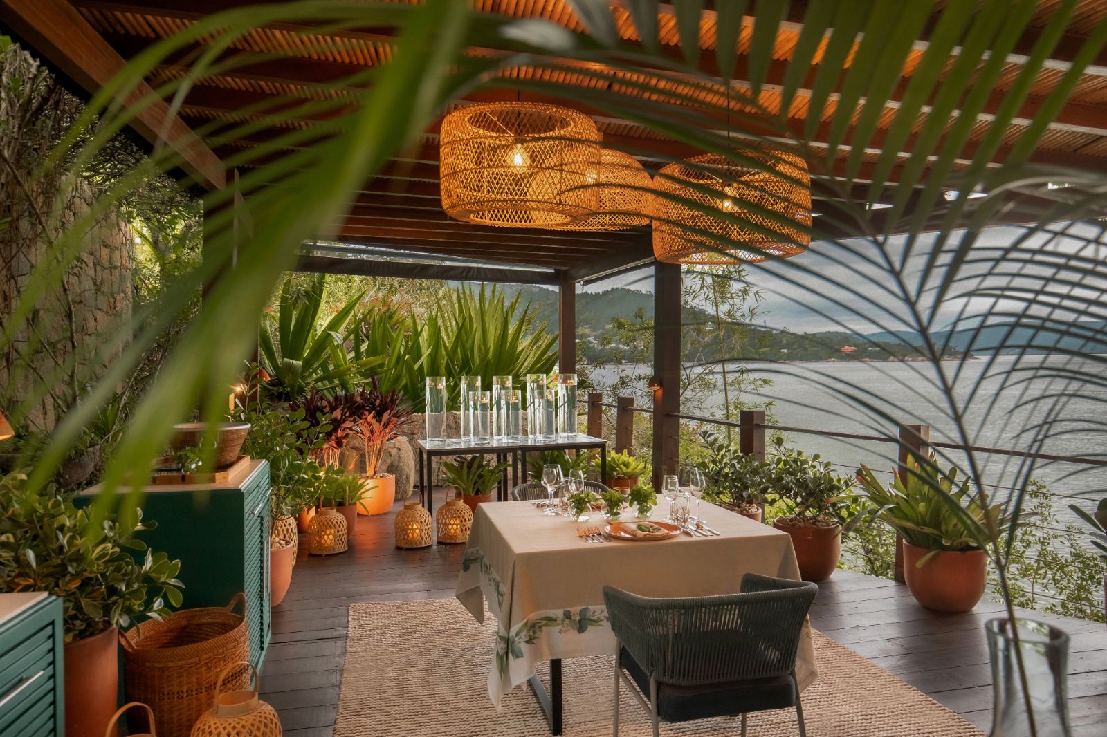 Veleza restaurant dining at Ponta Dos Ganchos Excusive Resort in Brazil