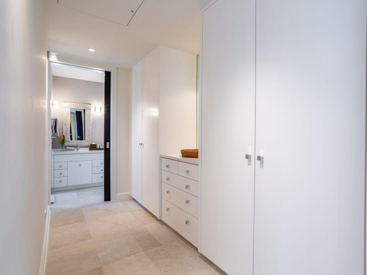 Walk in Wardrobe at Nora Hazel House in the British Virgin Islands