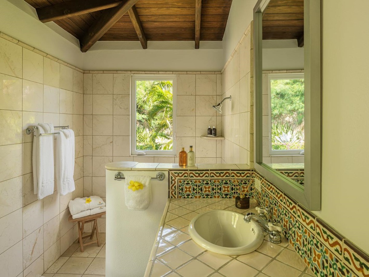 Bathroom 1 at St Bernard's Hill House in the British Virgin Islands