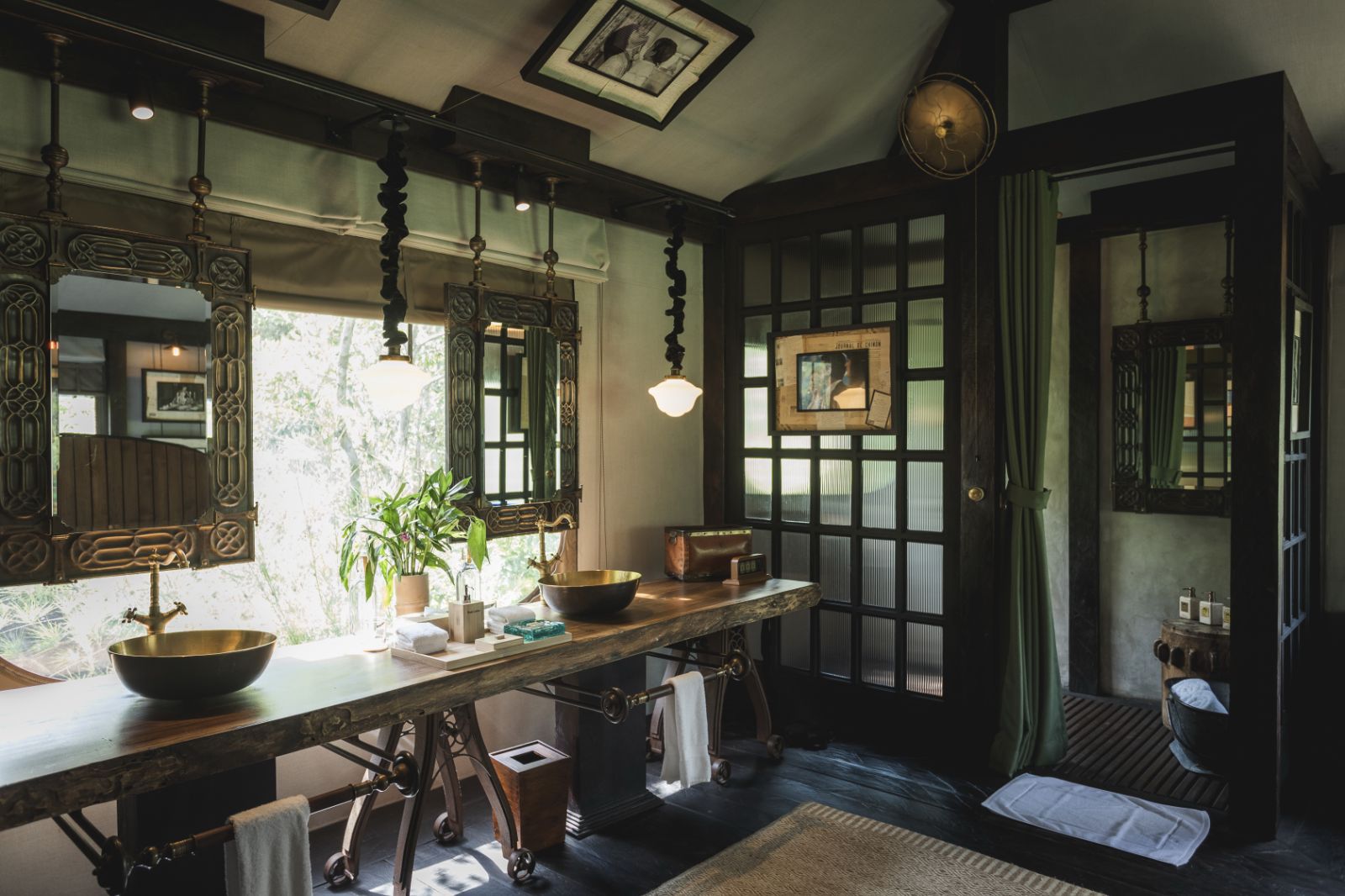 Bathroom at Luxury resort Shinta Mani Wild 