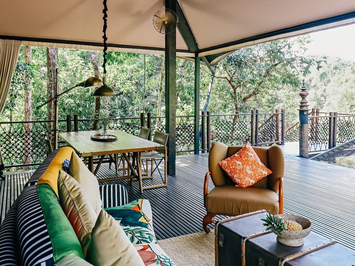Outdoor terrace at Luxury resort Shinta Mani Wild