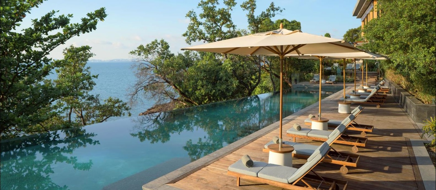 Swimming pool overlooking the ocean at Luxury Resort Six Senses Krabey