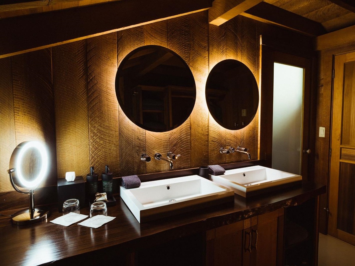 Ensuite bathroom at Clayoquot Wilderness Resort in Vancouver, Canada