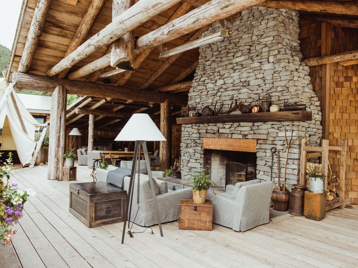 Outdoor lodge at Clayoquot Wilderness Resort in Vancouver, Canada