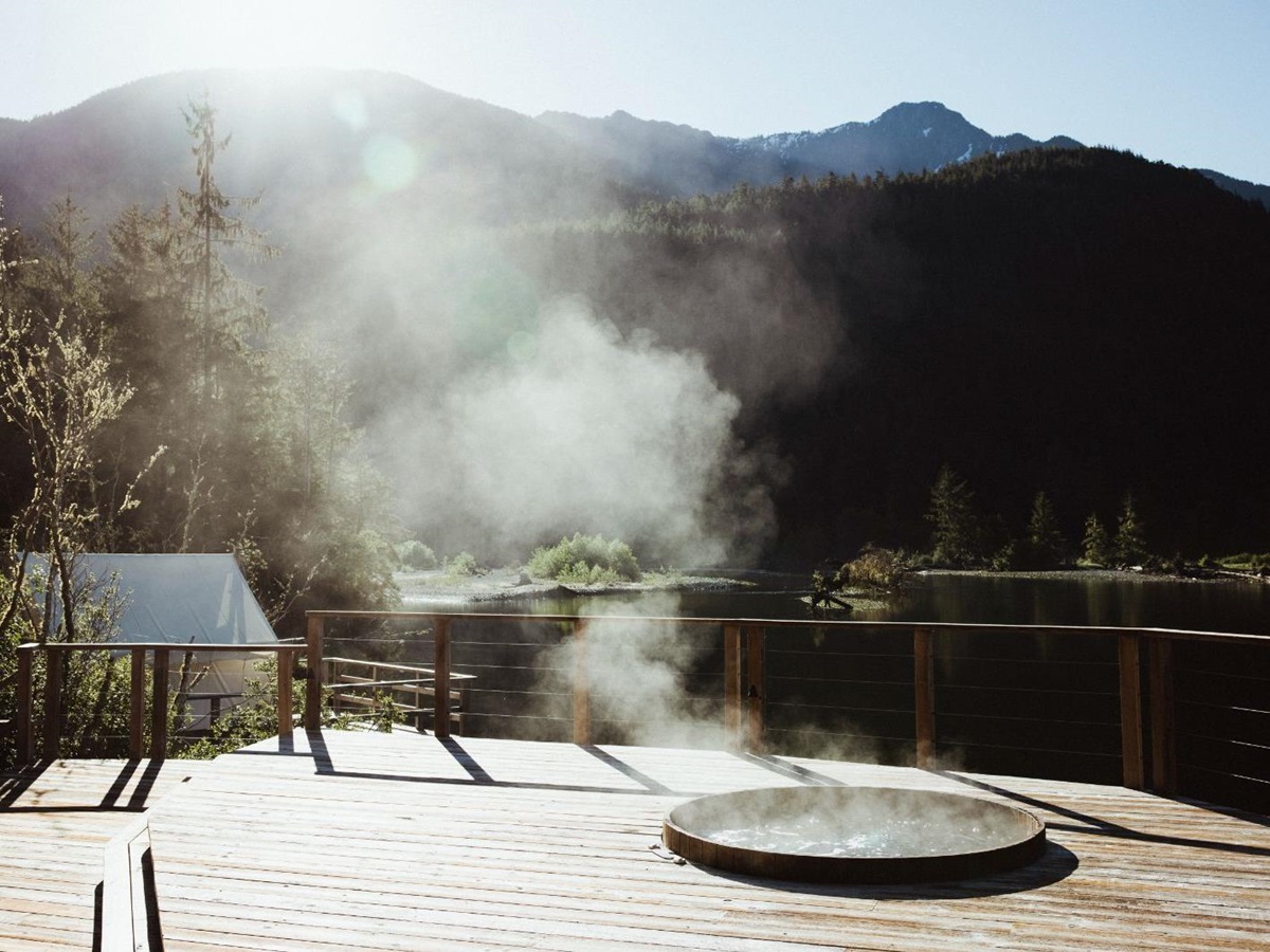 Spa pool at Clayoquot Wilderness Resort in Vancouver, Canada