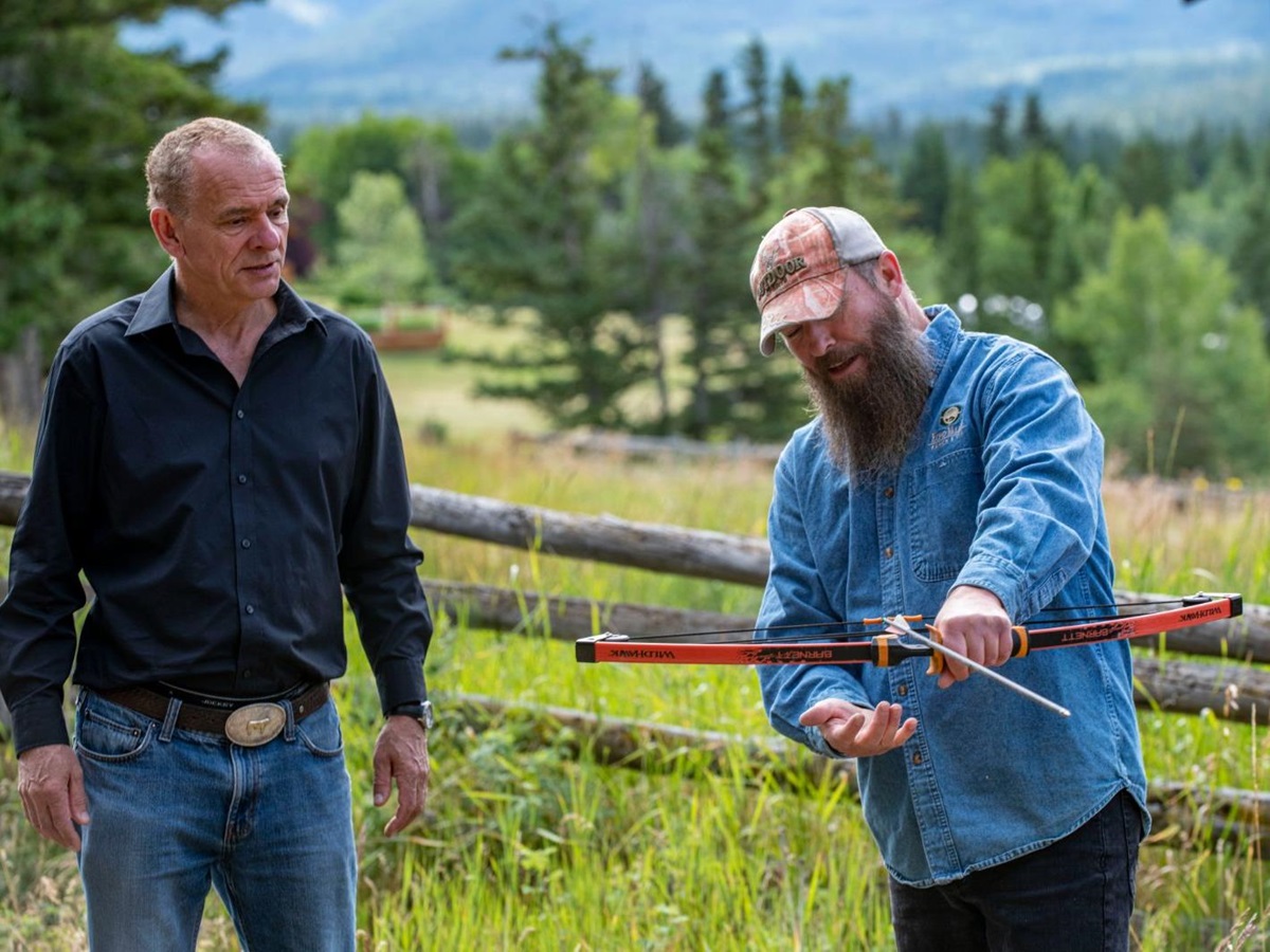 Archery lesson of luxury ranch Echo Valley