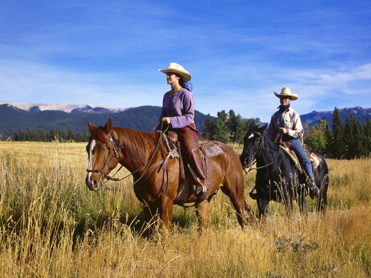 Horseback riding at luxury ranch Echo Valley