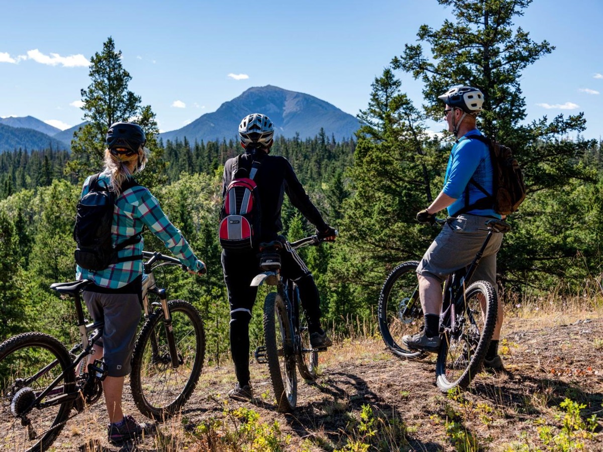 Mountain biking at luxury ranch Echo Valley