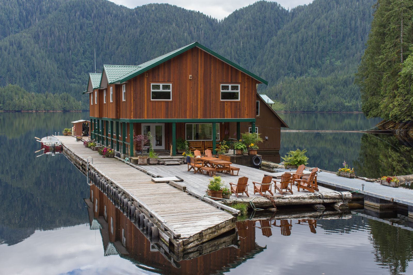 Exterior view of Great Bear Lodge in British Columbia