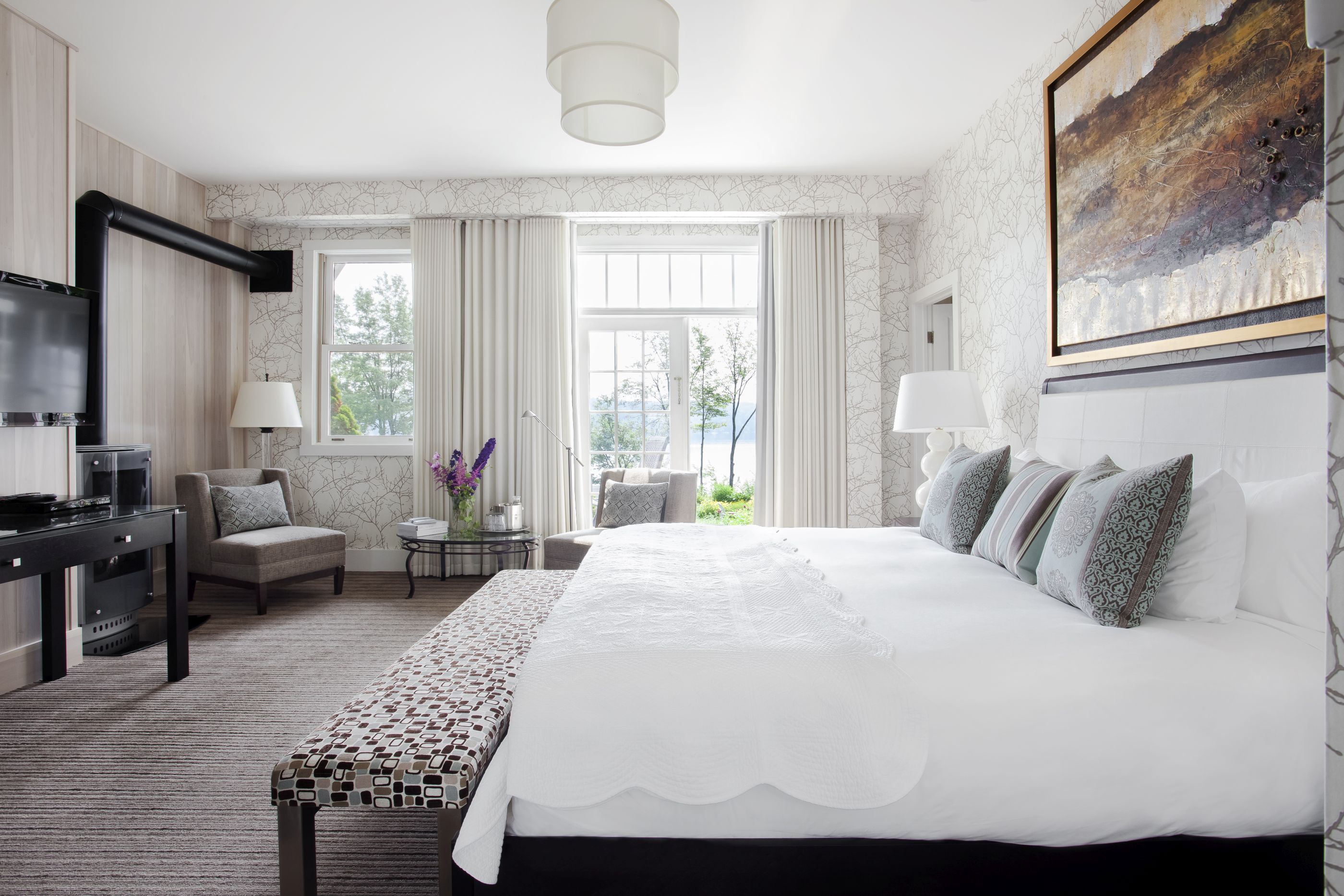double bedroom in Manoir Hovey, Canada