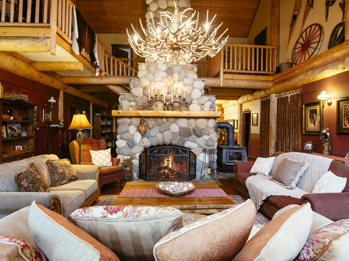 The green room in Siwash Lake Wilderness Resort, Canada