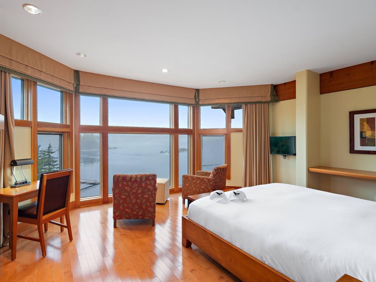Diamond Ocean guest suite at Sonora Resort in Canada's British Columbia