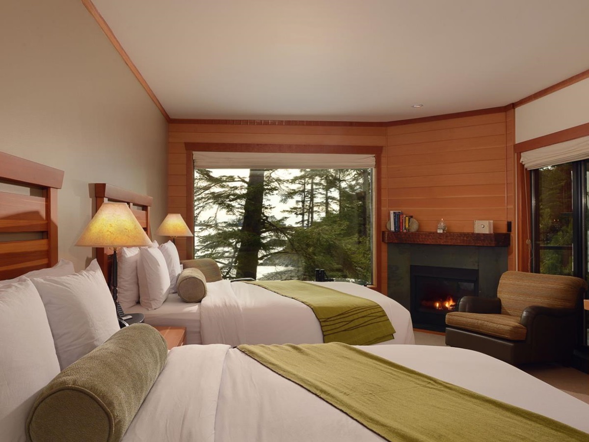 Twin bed gust suite at Wickaninnish Inn in Canada