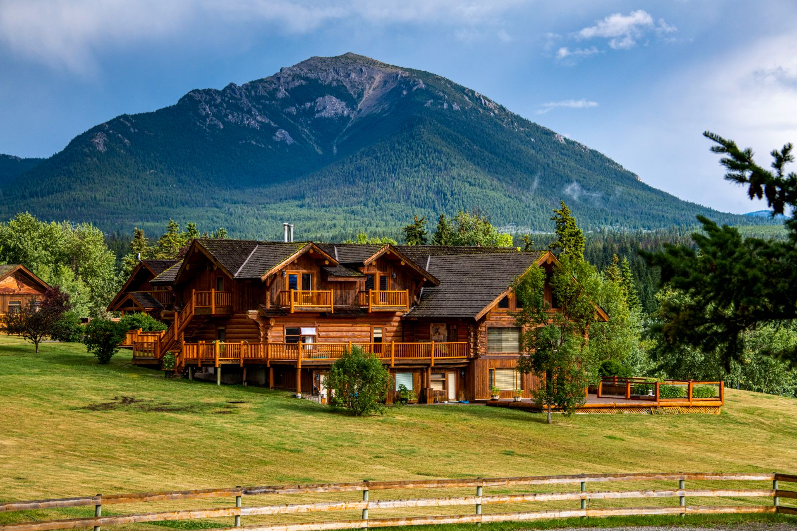 Exterior view of Echo Valley Ranch in Canada