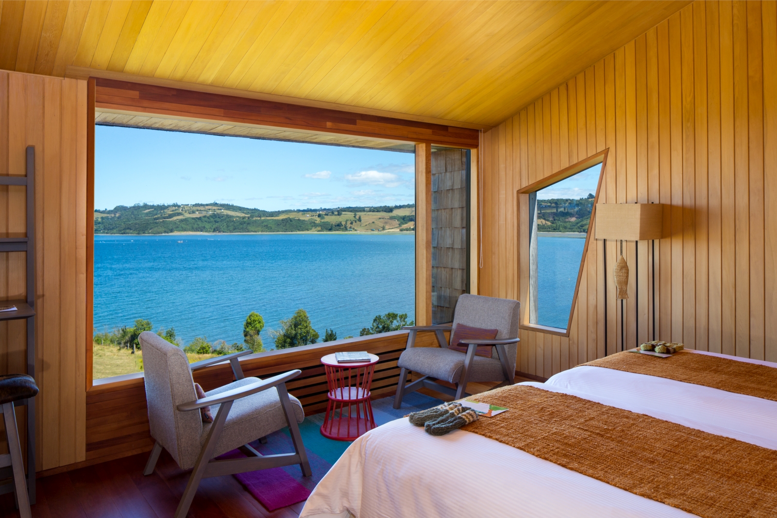 Double room of Tierra Chiloe overlooking the lake