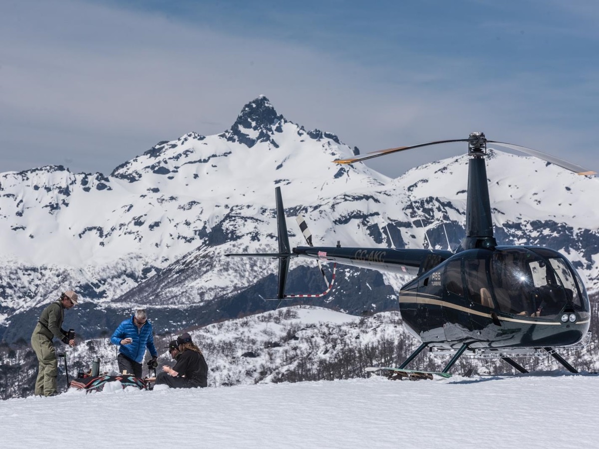 helicopter with skiers