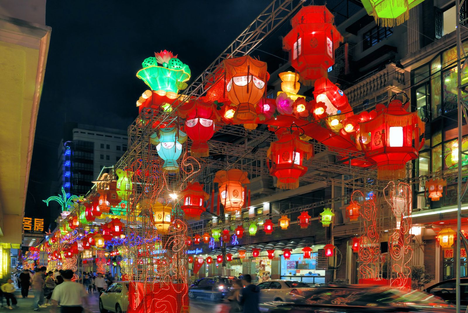 Night time scenes and colourful lanterns in Shanghai