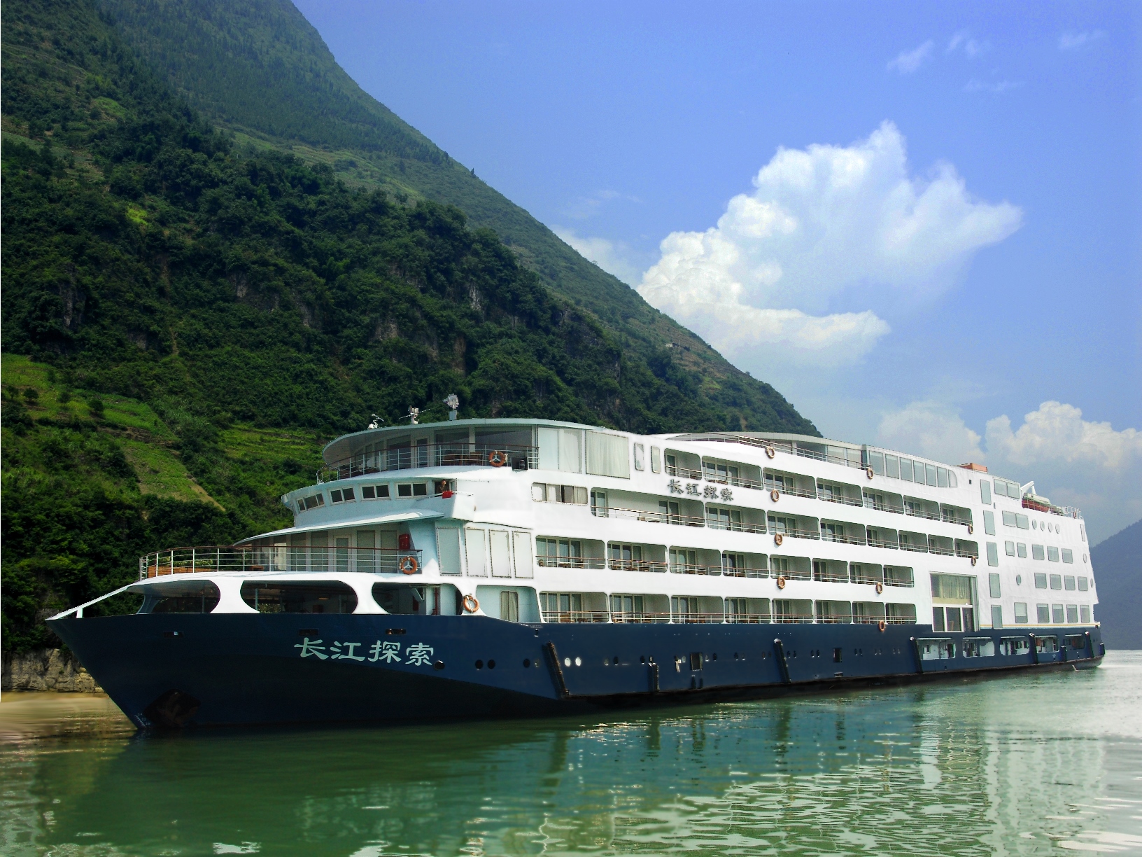 Yangtze Explorer exterior, China
