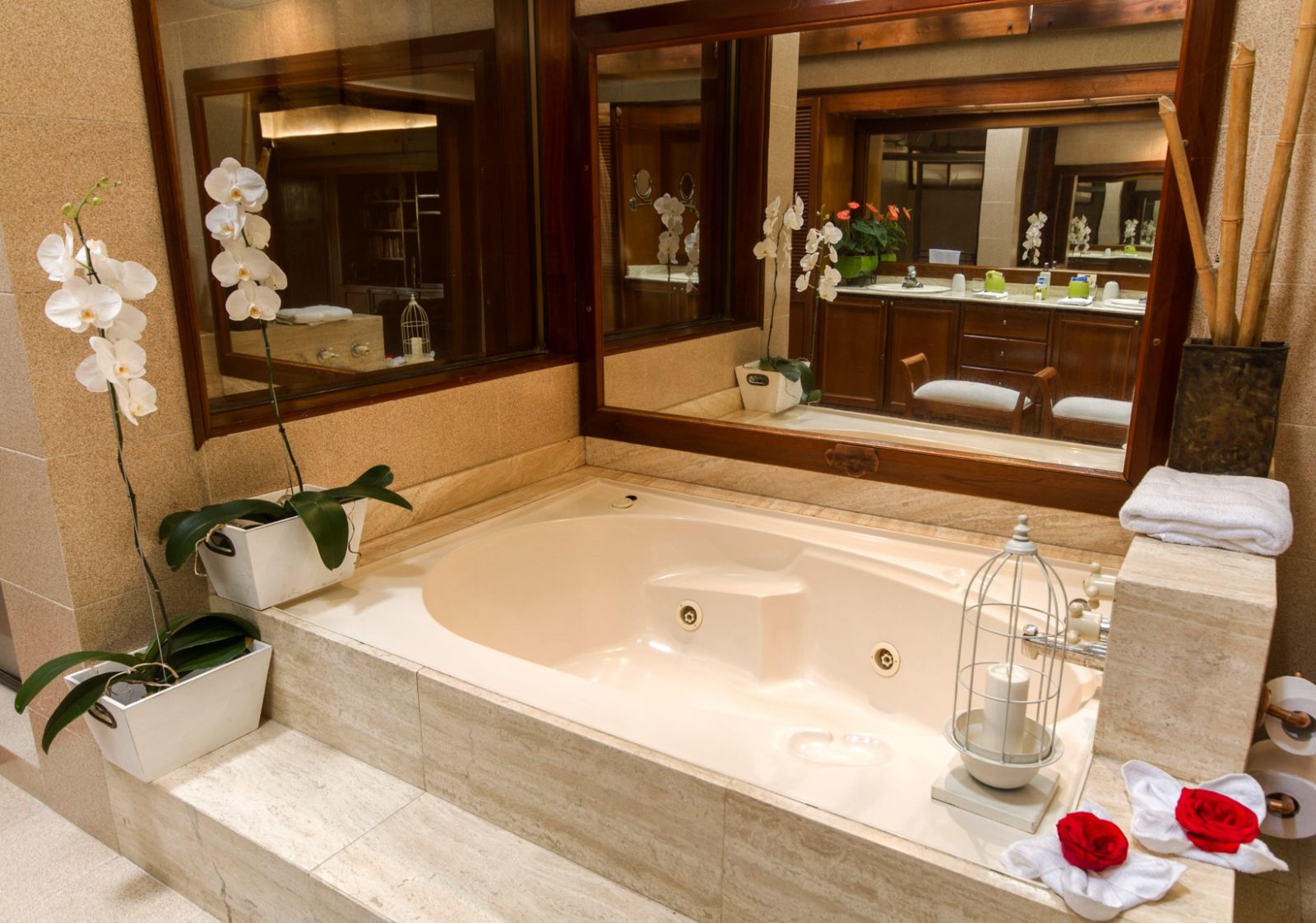 Guest suite bathtub at Hotel Boutique Sazagua in Colombia's coffee region