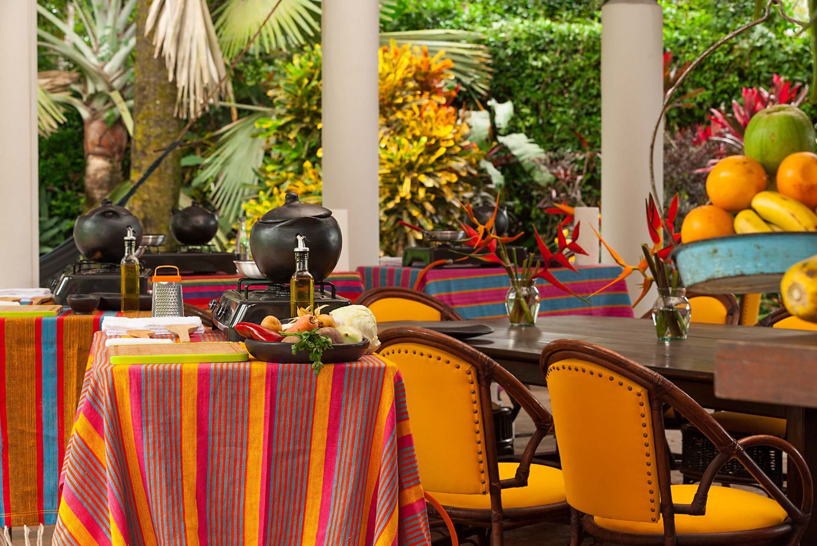 Breakfast and dining table at Hotel Boutique Sazagua in Colombia's coffee region