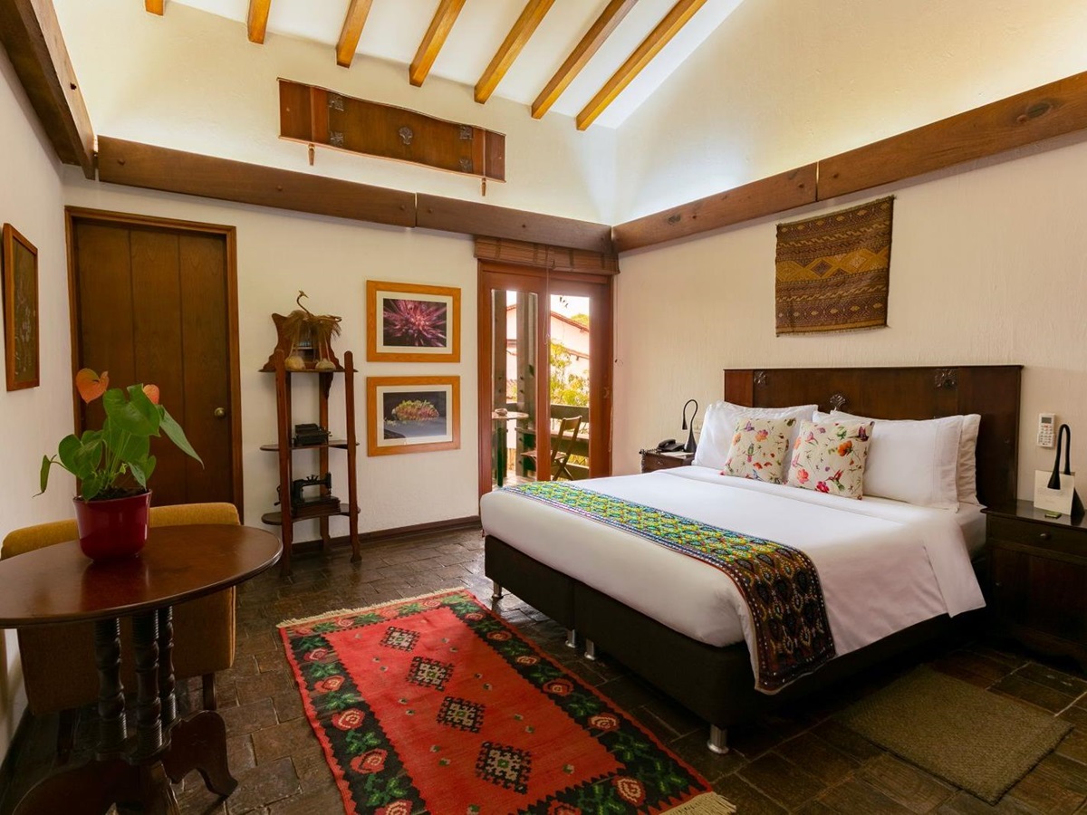 Double bed guest suite at Hotel Boutique Sazagua in Colombia's coffee region
