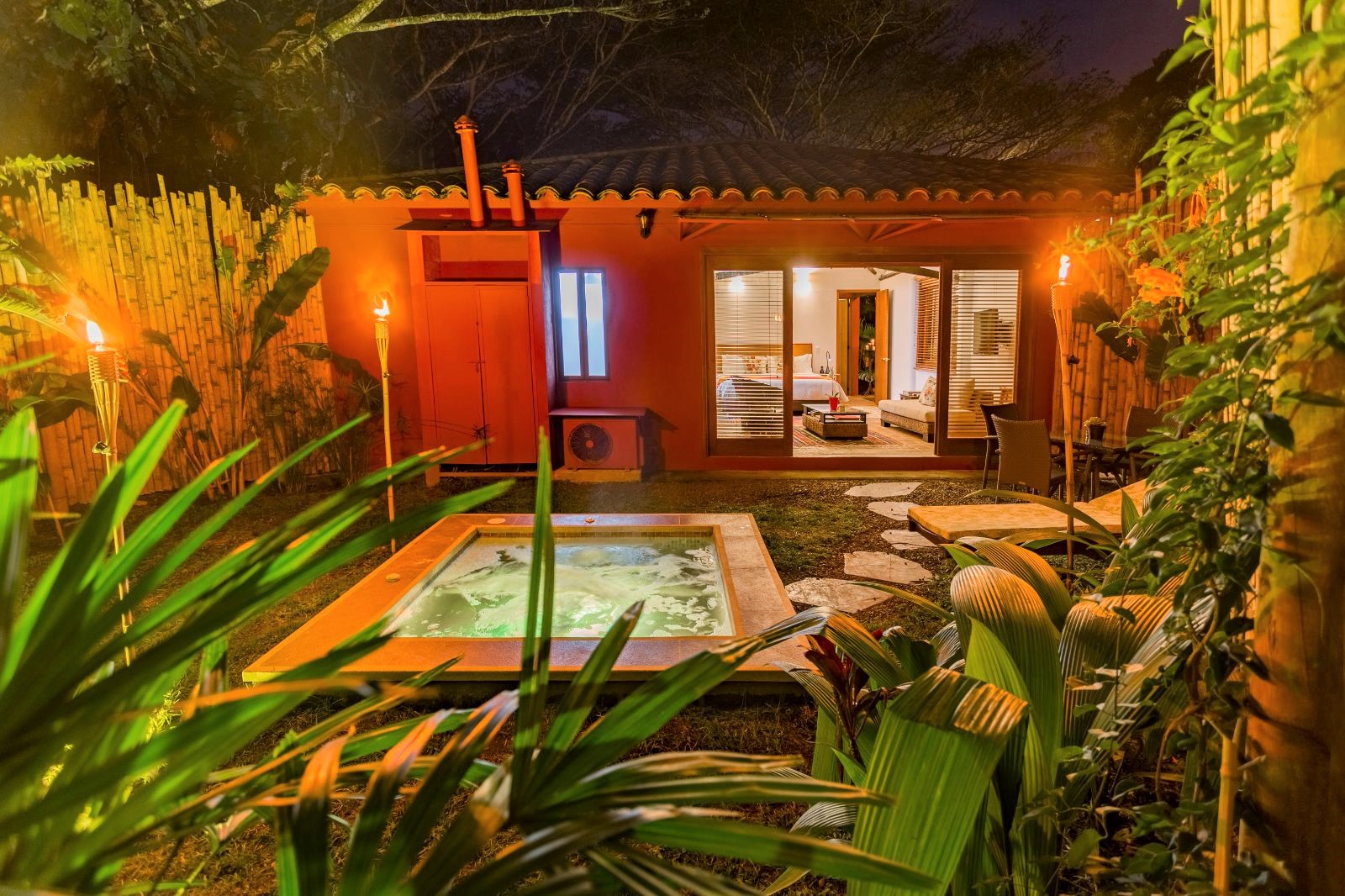 Jacuzzi at Hotel Boutique Sazagua in Colombia's coffee region