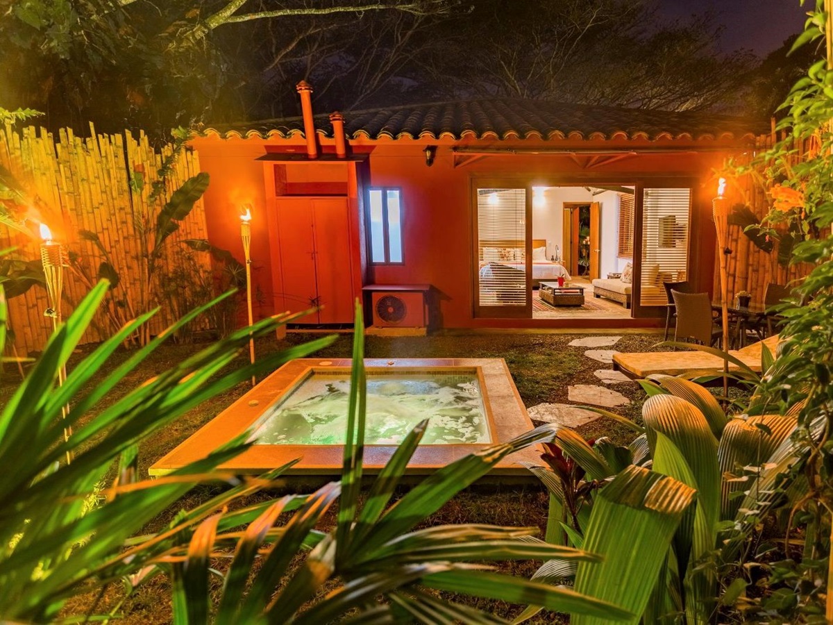Jacuzzi at Hotel Boutique Sazagua in Colombia's coffee region