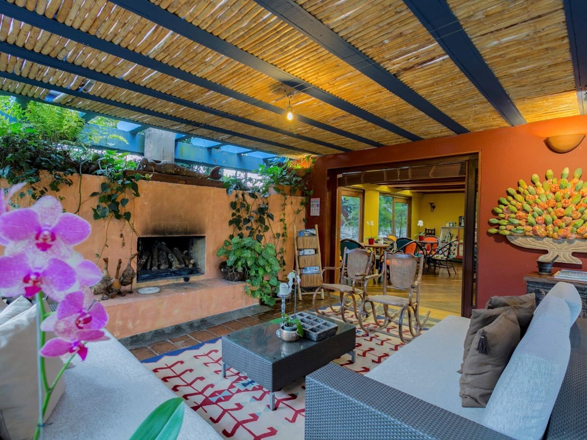 Living area at Hotel Boutique Sazagua in Colombia's coffee region
