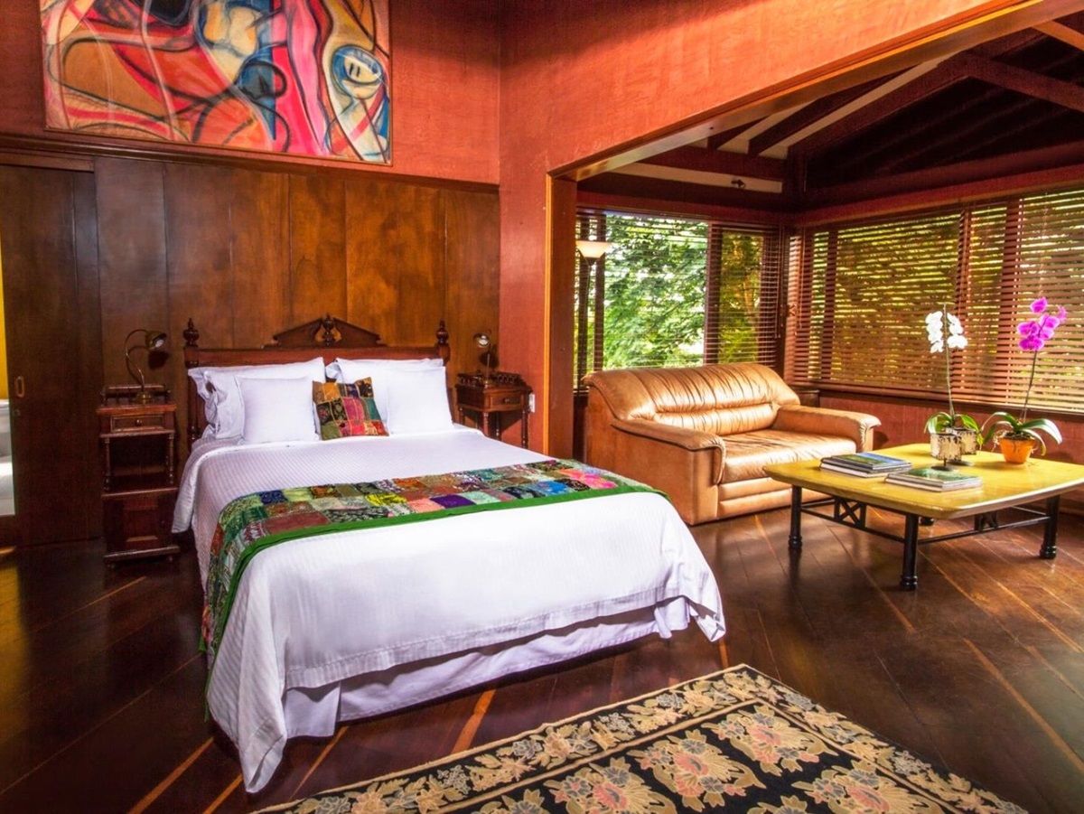 Red guest suite with double bed at Hotel Boutique Sazagua in Colombia's coffee region