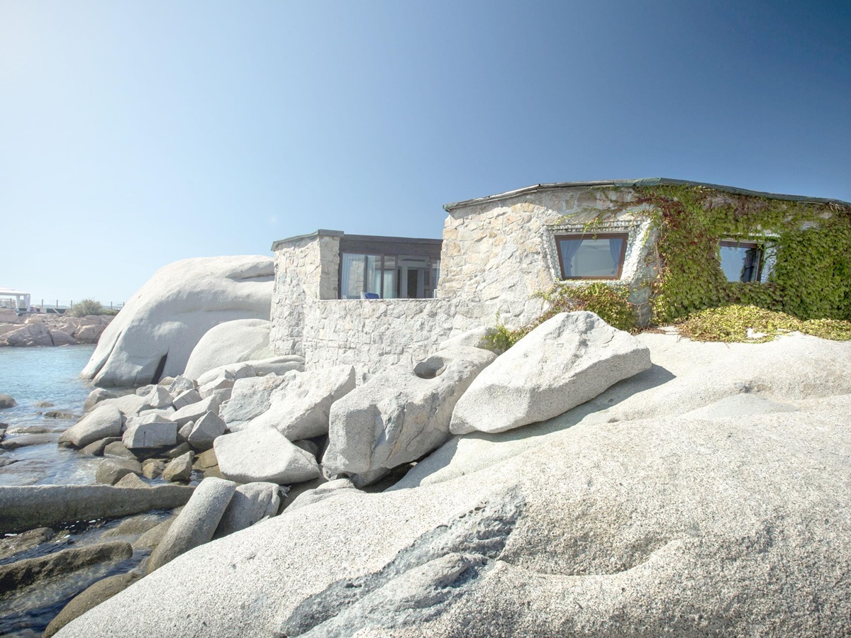 white rocks on the exterior of Hotel & Spa des Pecheurs, Corsica, France