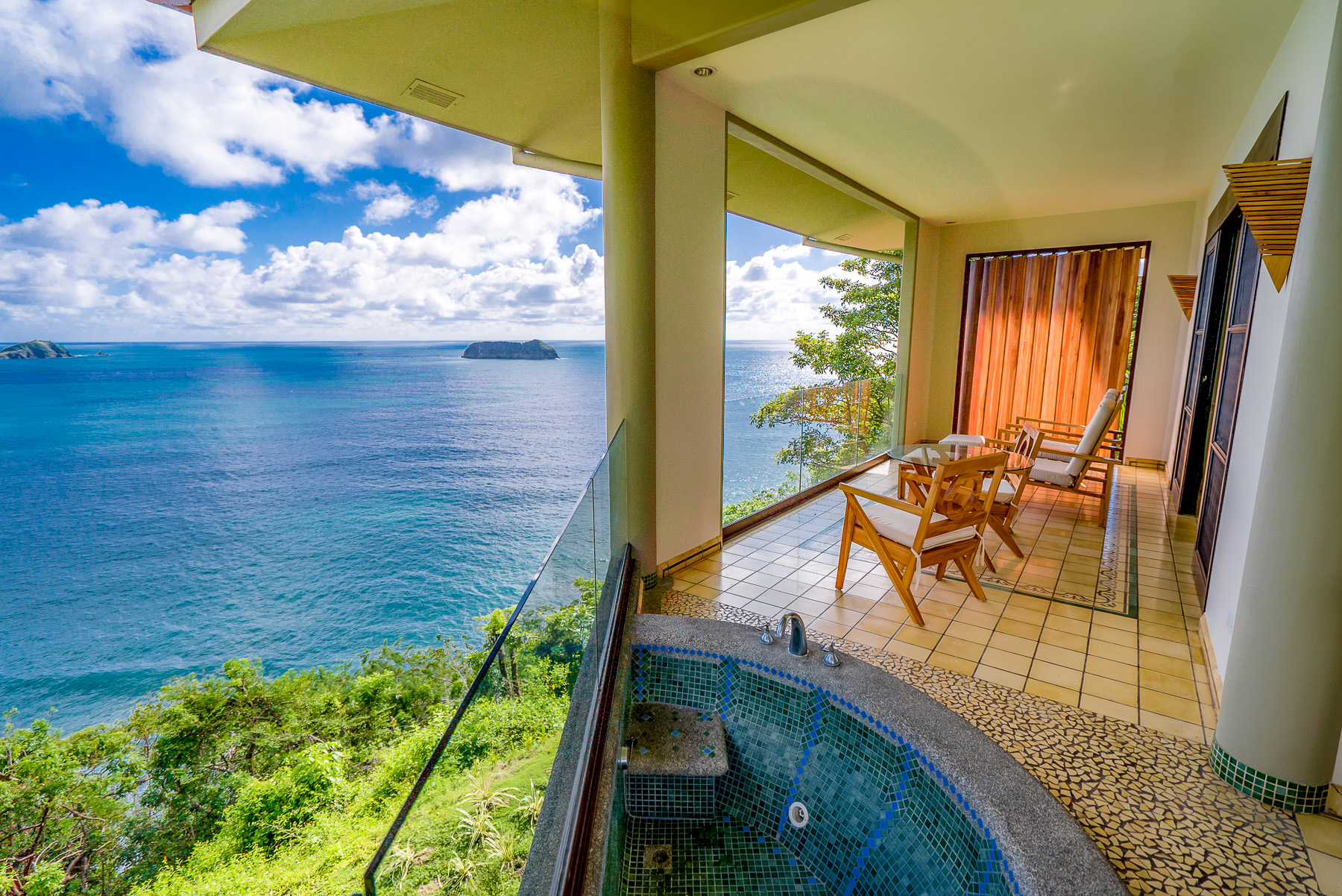 Guest suite terrace with bathtub at Arenas del Mar in Costa Rica