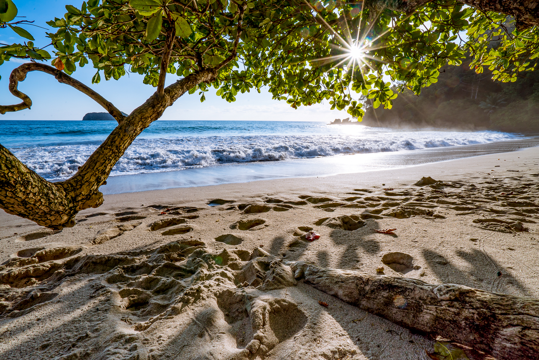 Beach at Arenas del Mar in Costa Rica