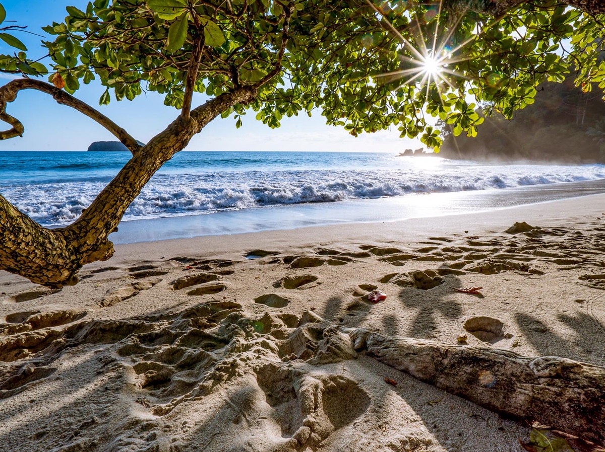 Beach at Arenas del Mar in Costa Rica