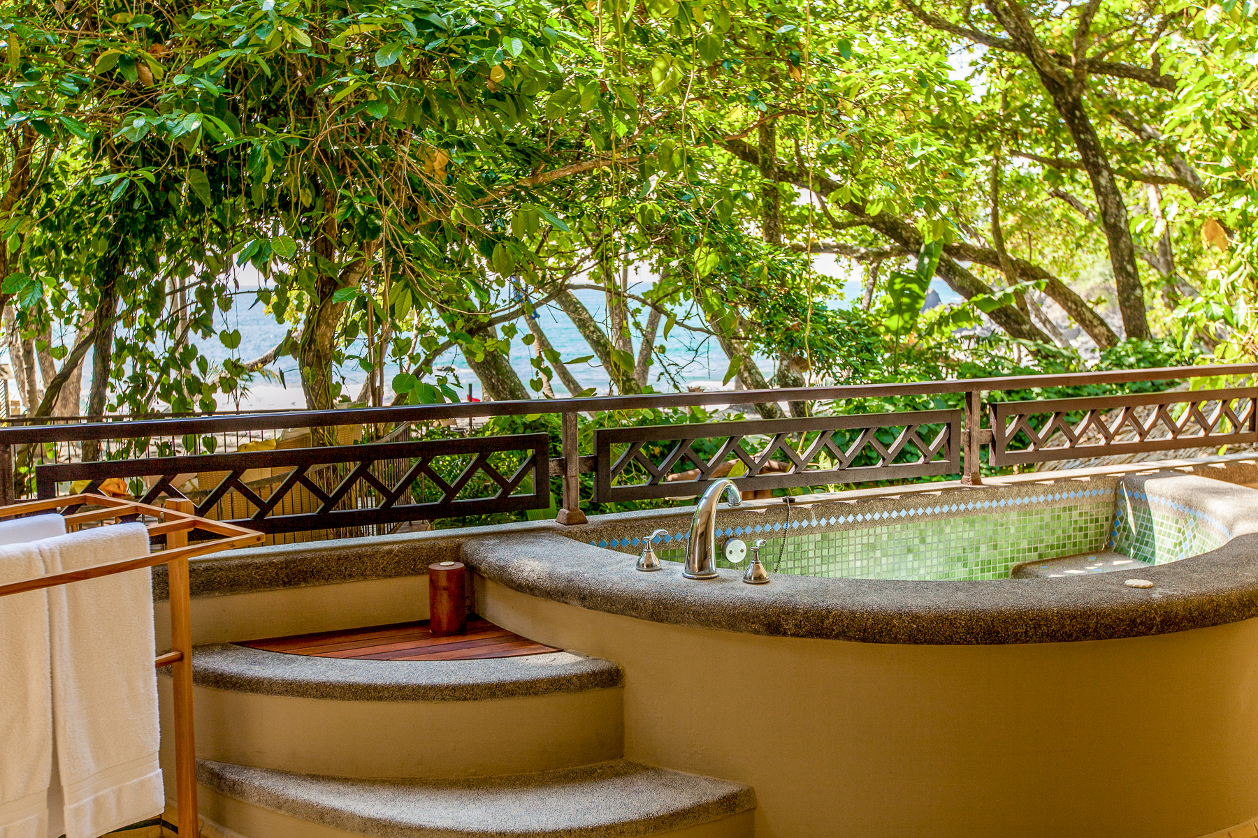 Hot tub at Arenas del Mar in Costa Rica