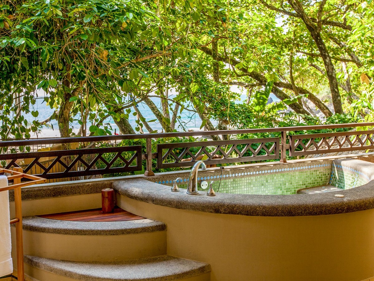 Hot tub at Arenas del Mar in Costa Rica