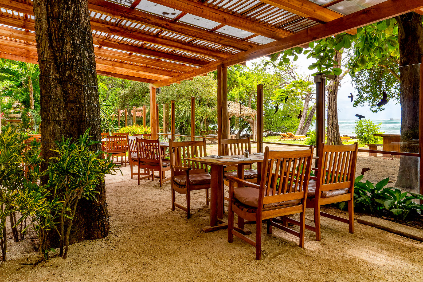 Alfresco dining at the Capitan Suizo's El Blanco restaurant in Tamarindo