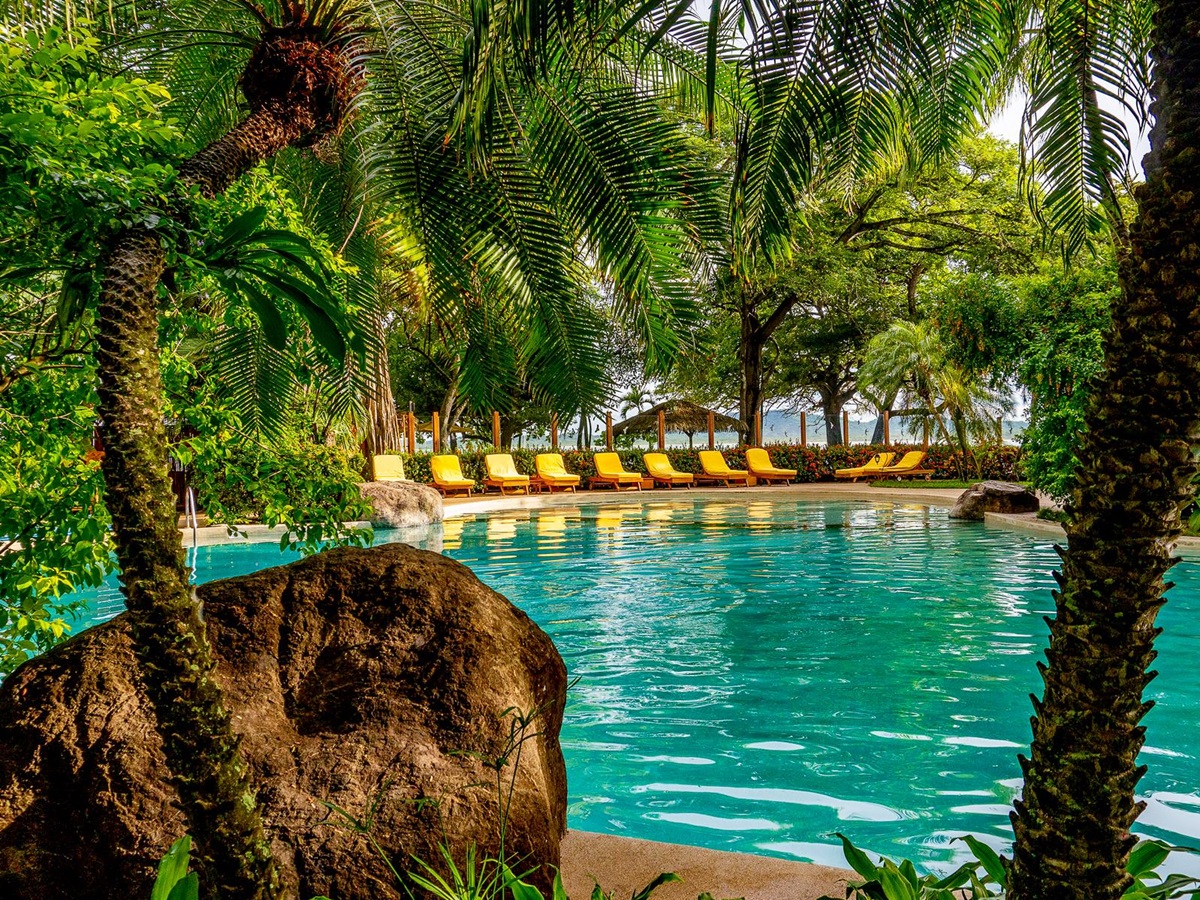 Palm-shaded swimming pool at Capitan Suizo in Tamarindo