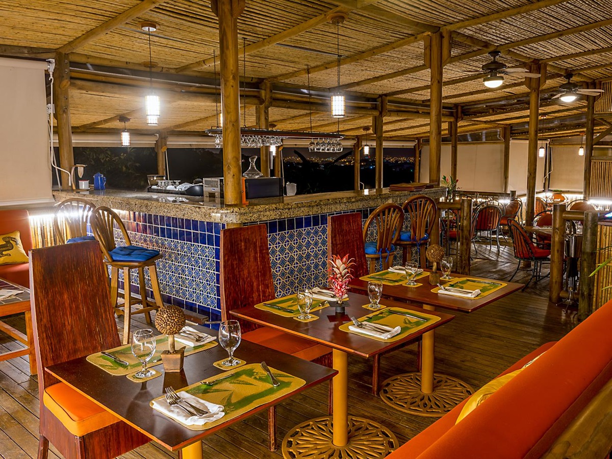 Restaurant and bar at Finca Rosa Blanca