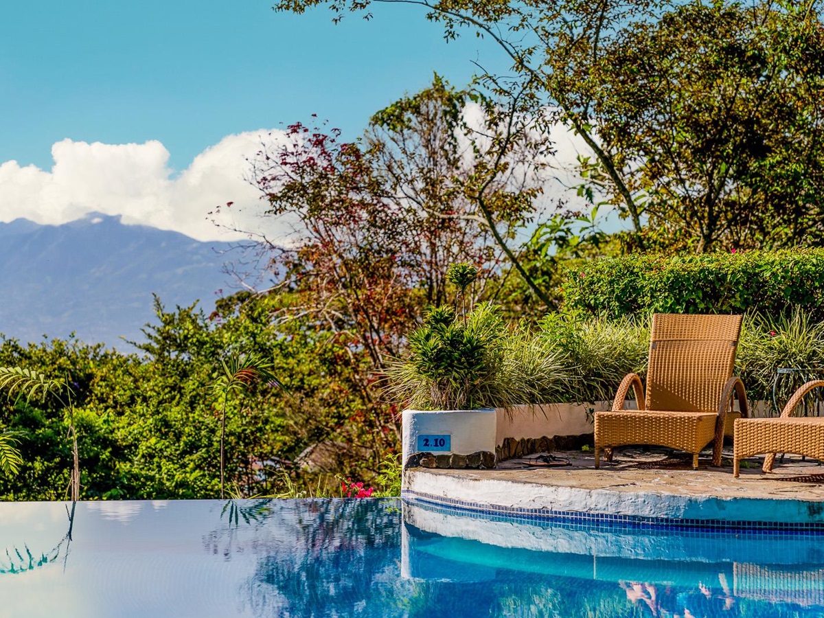 Guest swimming pool at Finca Rosa Blanca