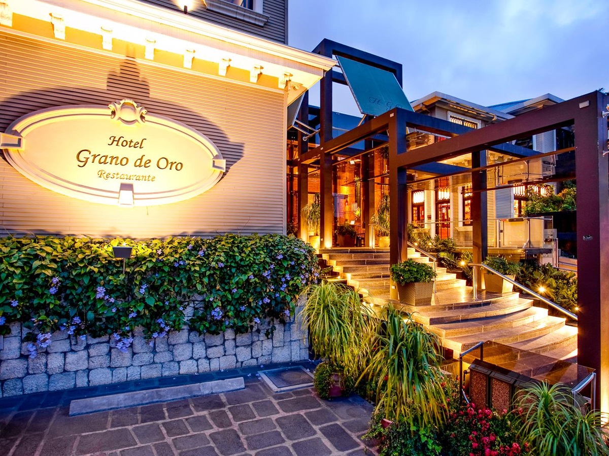 Entrance to Hotel Grano de Oro in San Jose